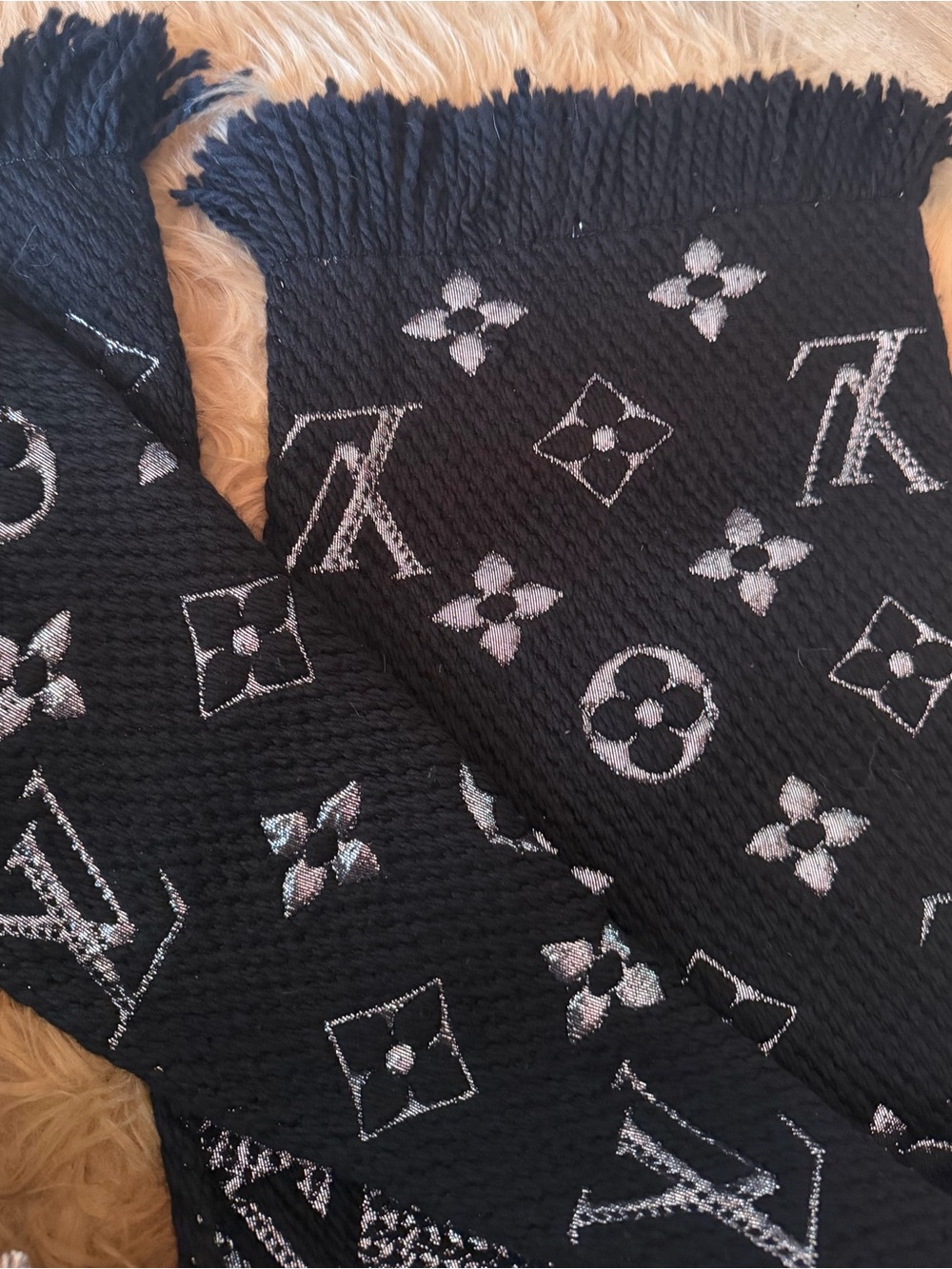 NWOT Louis Vuitton Black and Silver Logo reversible scarf. - Picture 2 of 6